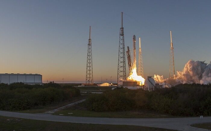 zori de zi la cape canaveral o noua era a explorarii spatiale prinde contur cu misiunea crew 12