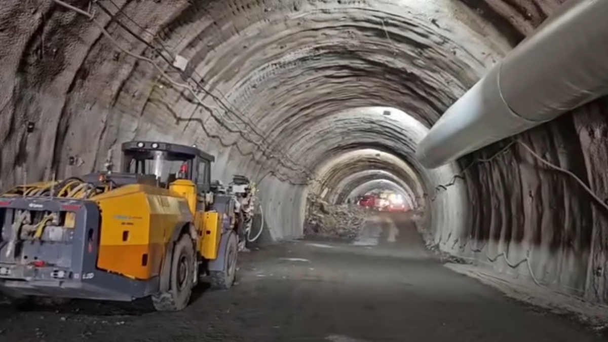 Autostrada Sibiu-Pitești prinde viteză – 500 de muncitori lucrează non-stop