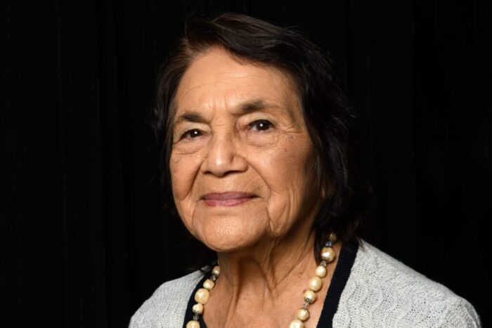 Activista Dolores Huerta, la 96 de ani, îl acuză pe César Chávez de viol Dolores Huerta