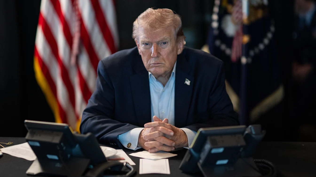 Trump interzice prin decret politicile antidiscriminare pentru contractanții federali