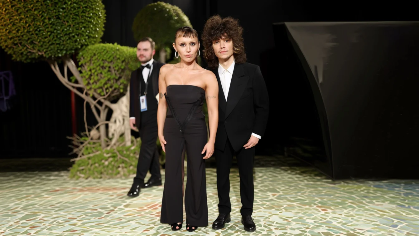 Miley Cyrus se logodește cu Maxx Morando după o relație de patru ani