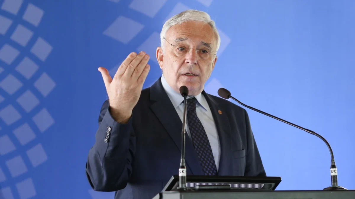 Isărescu - un șoc imens afectează economiile, statul deține 38 la sută din credite Mugur Isărescu
