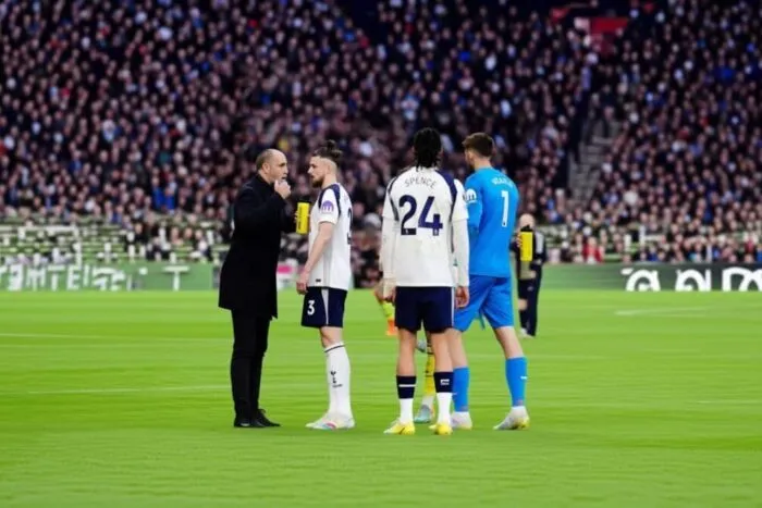 Radu Drăgușin, absent de la meciul Tottenham - Crystal Palace