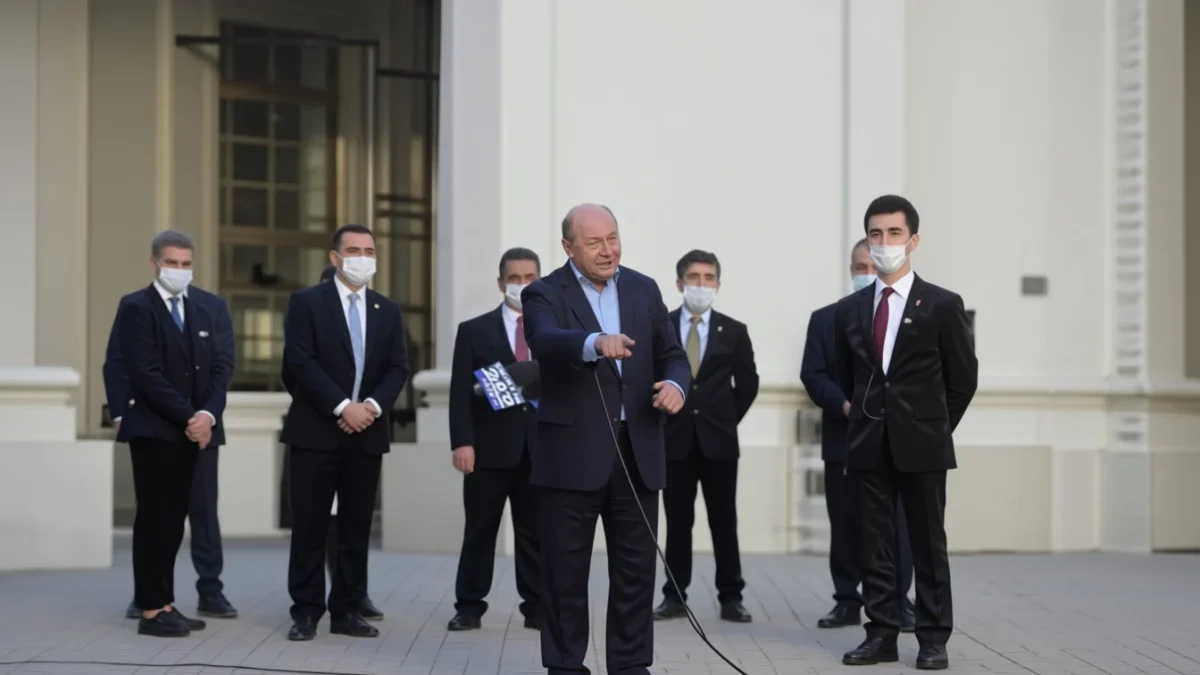 Băsescu lansează un avertisment dur - nu suntem în siguranță, nu aveți încredere în Rutte Traian Basescu