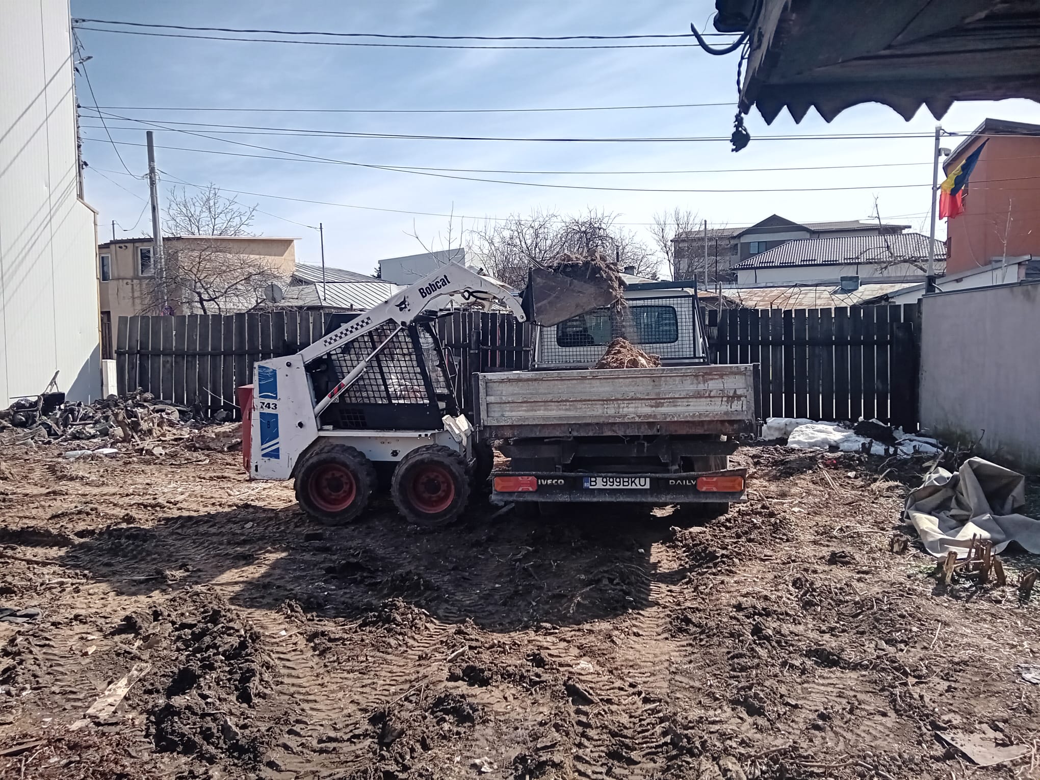 Transportul molozului și demolările în București: de ce ai nevoie de o firmă specializată