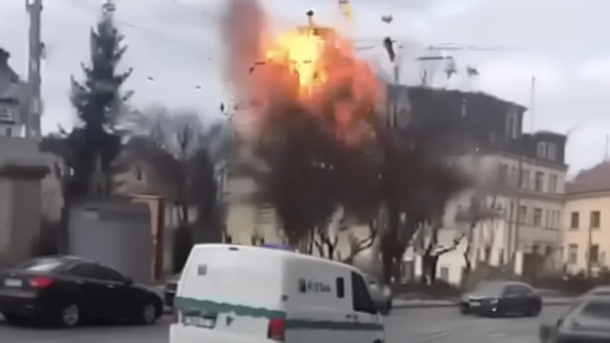 Rusia a lansat 426 de drone și rachete asupra Ucrainei, lovind centrul orașului Liov atac drona Liov