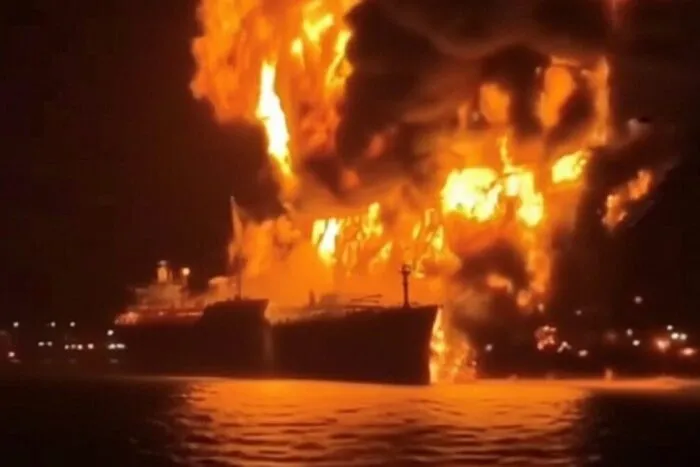 Două petroliere, atacate în Irak: Un mort și 38 de persoane salvate
