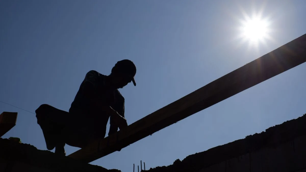 Scădere de 8,4% la autorizațiile pentru locuințe în primele luni din 2026