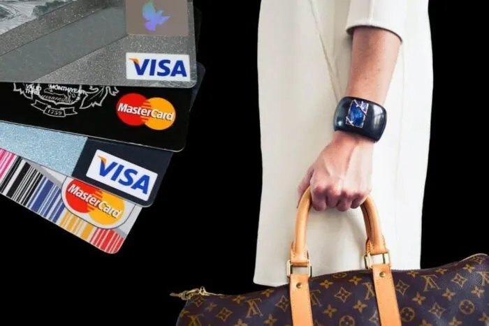 Cardurile cu cashback: Costuri indirecte de 2% suportate de toți consumatorii