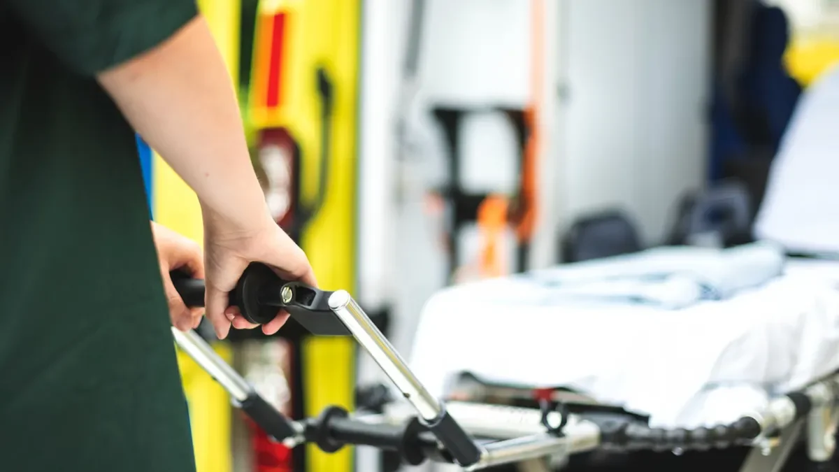 Ministrul Sănătății avertizează că ambulanțele rămân fără combustibil în două luni