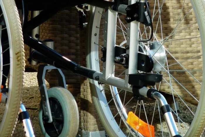 Indemnizații pentru persoane cu handicap, plătite anticipat în martie