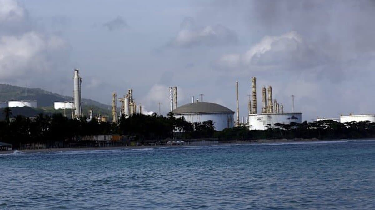 Petrolul se scumpește cu 4,5% pe fondul escaladării conflictului din Orientul Mijlociu