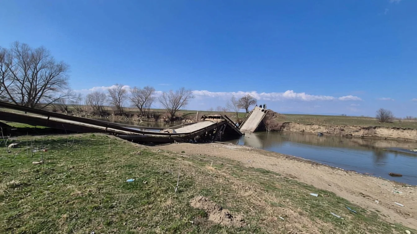 Pod prăbușit pe DC 33A. Legătura vitală dintre Covasna și Brașov a fost ruptă