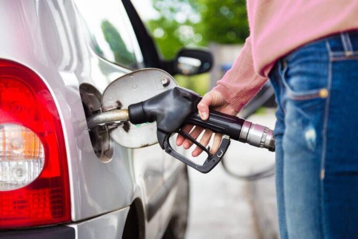 Benzina se scumpeste cu 18 lei la un plin de 50 de litri pretul benzinei 1772540441