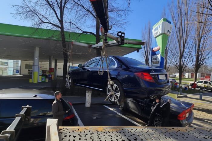 Sectorul 4 ridică mașinile parcate pentru curățarea rigolelor și drenajelor sectorul 4 ridica masinile parcate pentru curatarea rigolelor si drenajelor 1773235895