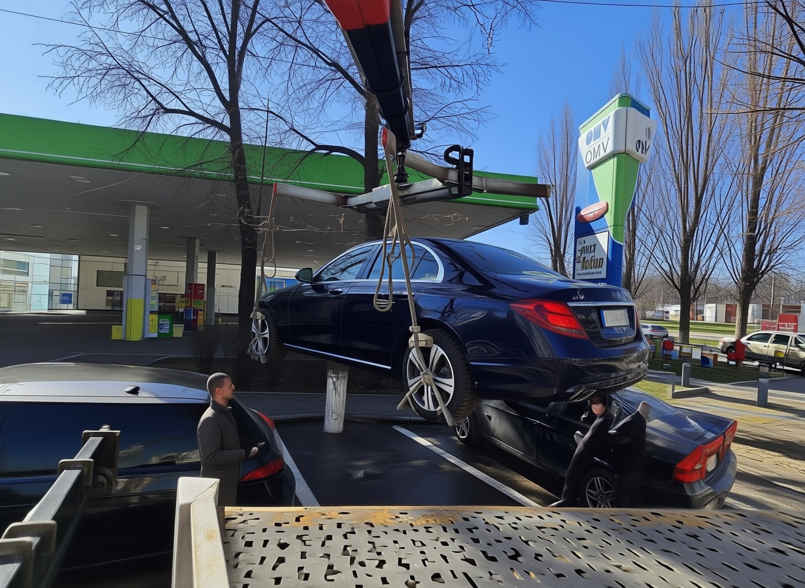 Sectorul 4 ridică mașinile parcate pentru curățarea rigolelor și drenajelor