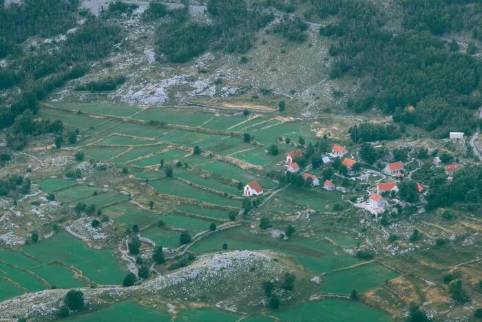 valcea-cere-mai-multe-fonduri-ue-pentru-dezvoltarea-ruralei-si-sprijinul-tinerilor-pana-2034-1773241308