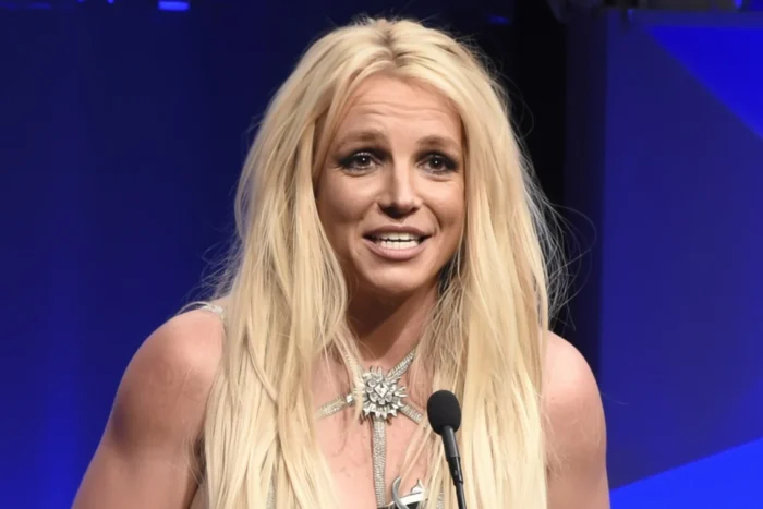 Britney Spears s-a internat la reabilitare pentru alcool și droguri Britney Spears