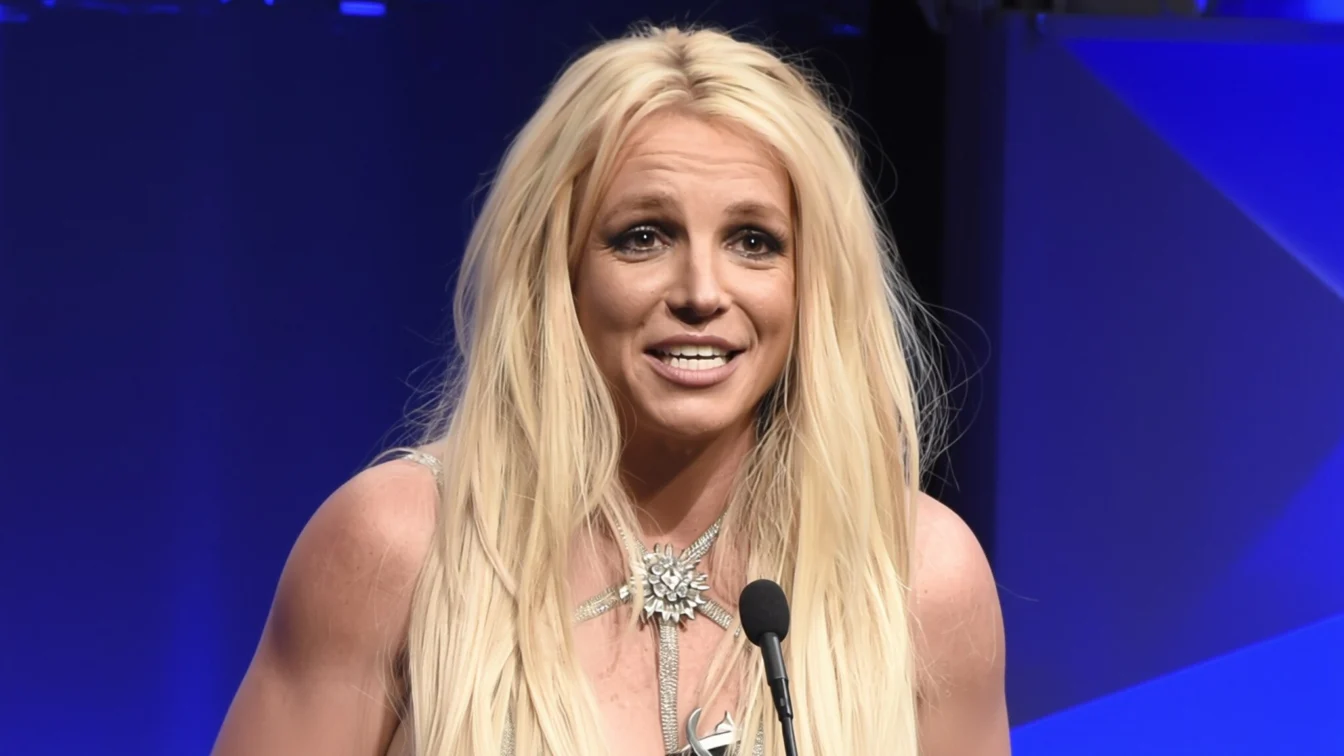 Britney Spears s-a internat la reabilitare pentru alcool și droguri