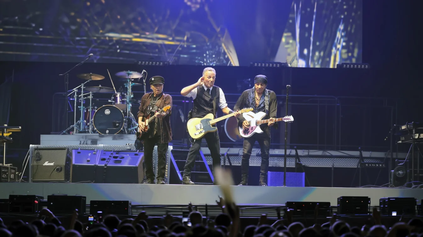 Bruce Springsteen acuză Casa Albă că distruge idealul american în fața a 20.000 de fani