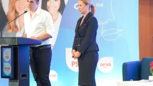 Claudiu Manda se plânge că e sărac dar are 5 case și un salariu de 93.000 de euro Claudiu Manda