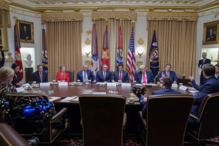 Aprobare de doar 36% pentru Trump pe fondul războiului, se pregătesc remanieri Donald Trump