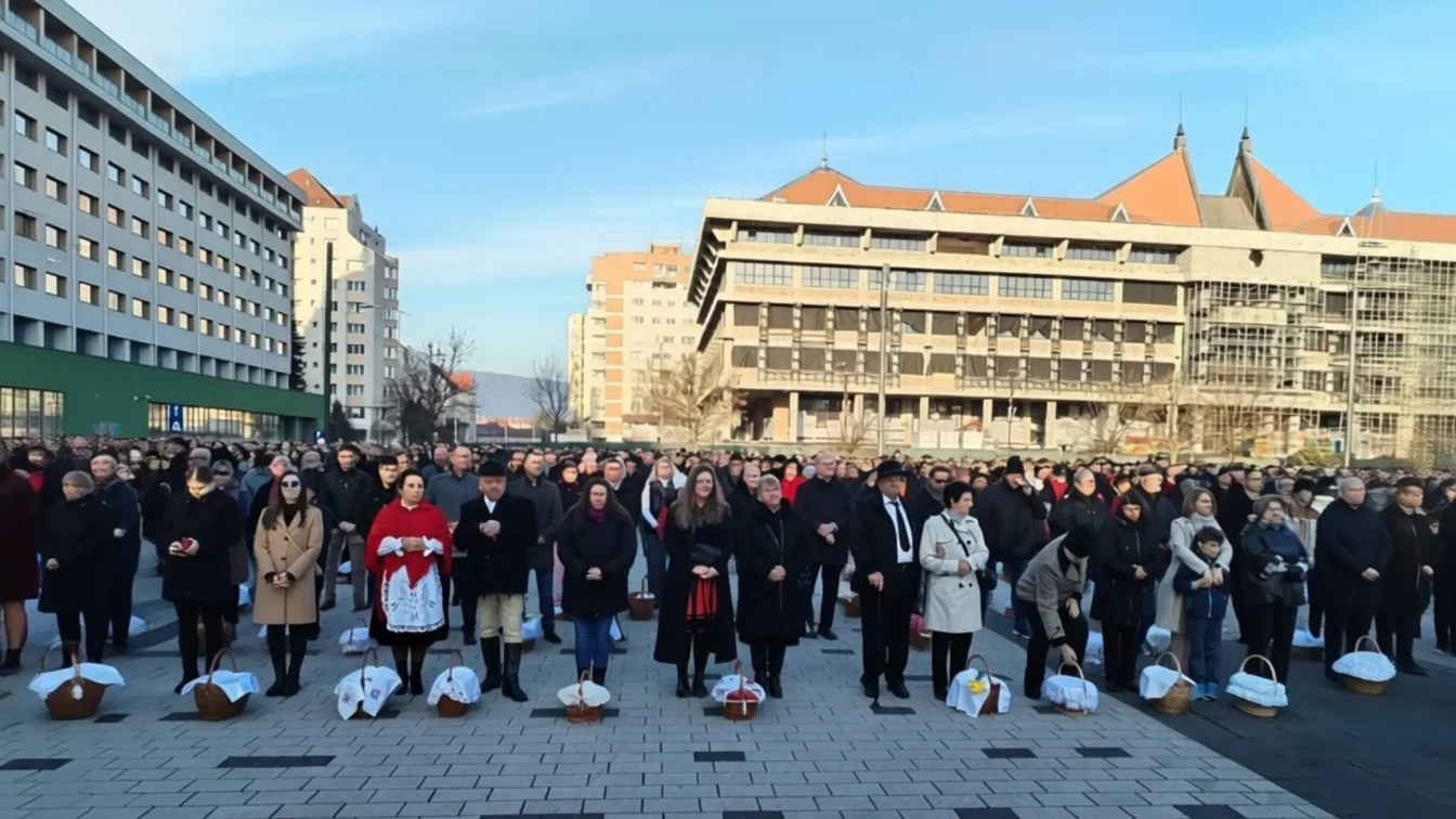 Mii de oameni au umplut centrul din Miercurea-Ciuc pentru Paștele Catolic
