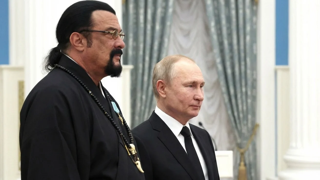 Anunț șocant al poliției ucrainene. Steven Seagal și Kim Jong-un primeau arme de la ruși