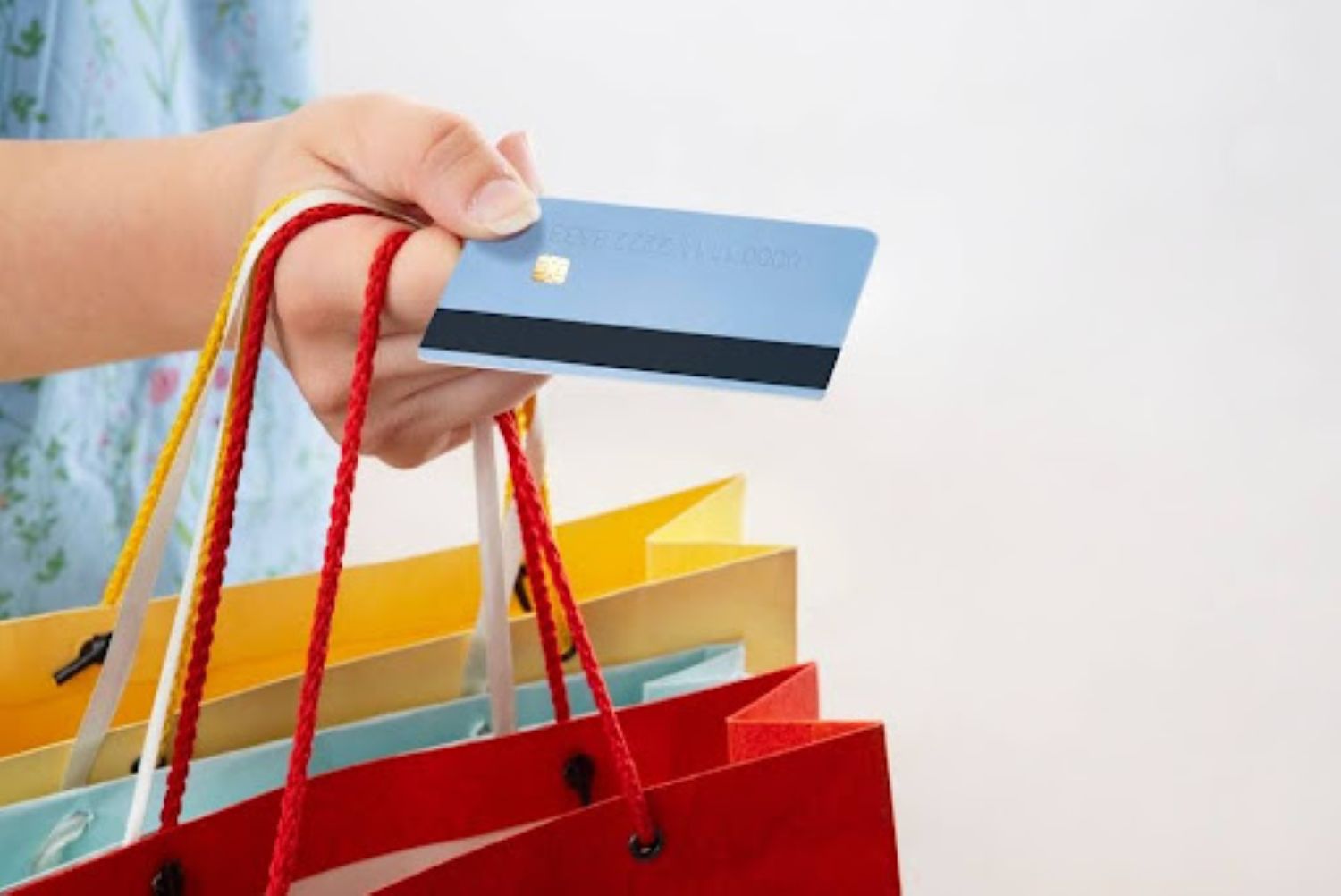 Coșul de cumpărături e tot mai scump? 7 moduri inteligente de a-l plăti cu un card de credit de la Axi Card