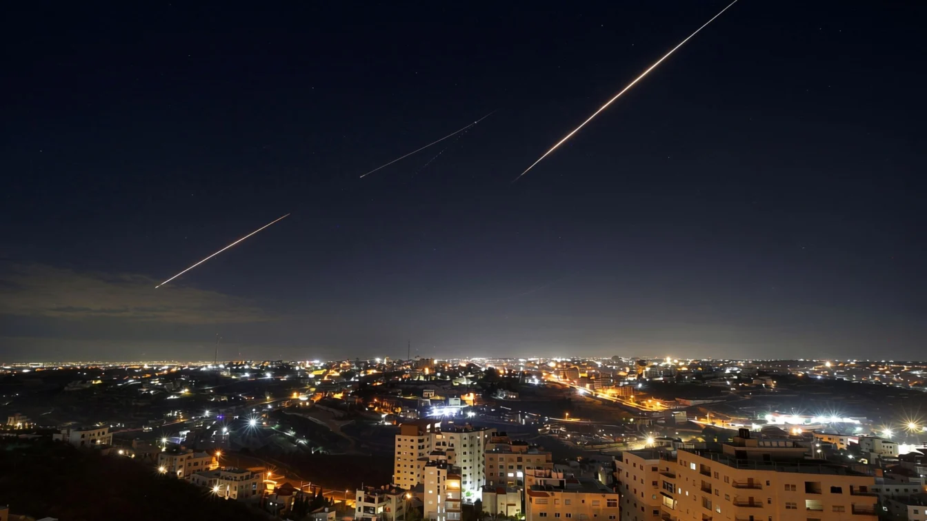 Iranul atacă Israelul o persoană rănită și pagube extinse lângă Tel Aviv