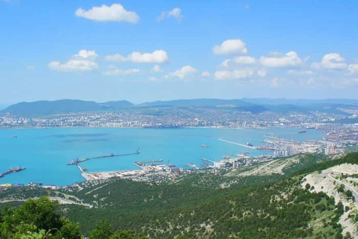 Ucrainenii au lovit cu drone principalul port petrolier al Rusiei din Marea Neagră atac Novorosisk