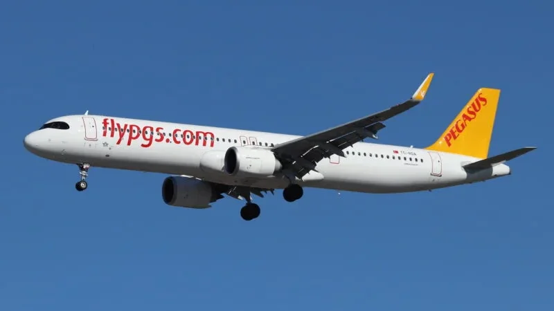 Un avion Pegasus cu peste 200 de pasageri a aterizat de urgență la București