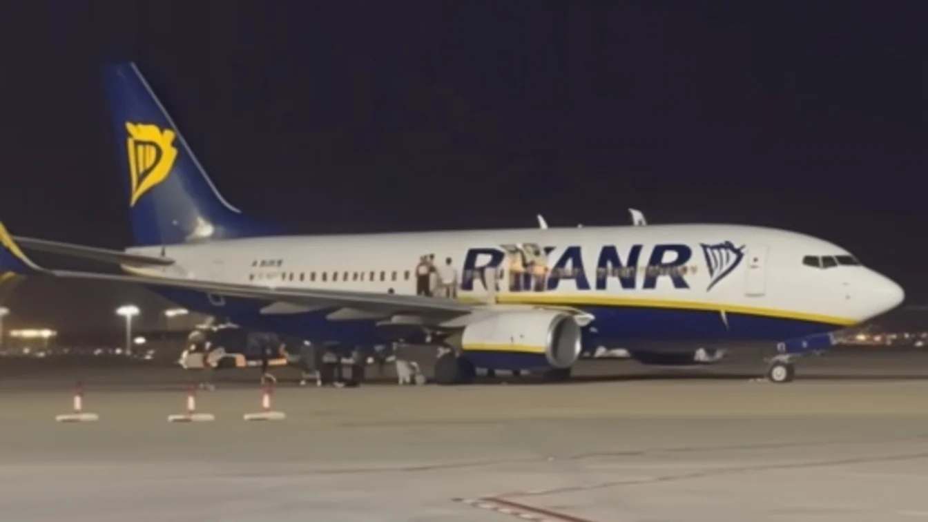 Un avion Ryanair a decolat gol lăsând 192 de pasageri pe pistă în Franța