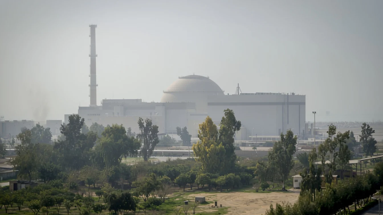 AIEA trage un semnal de alarmă după atacuri la 75 de metri de centrala Bushehr