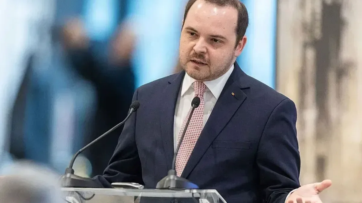 Decizie majoră în Parlament. Prima zi de concediu medical va fi plătită pentru o categorie de români