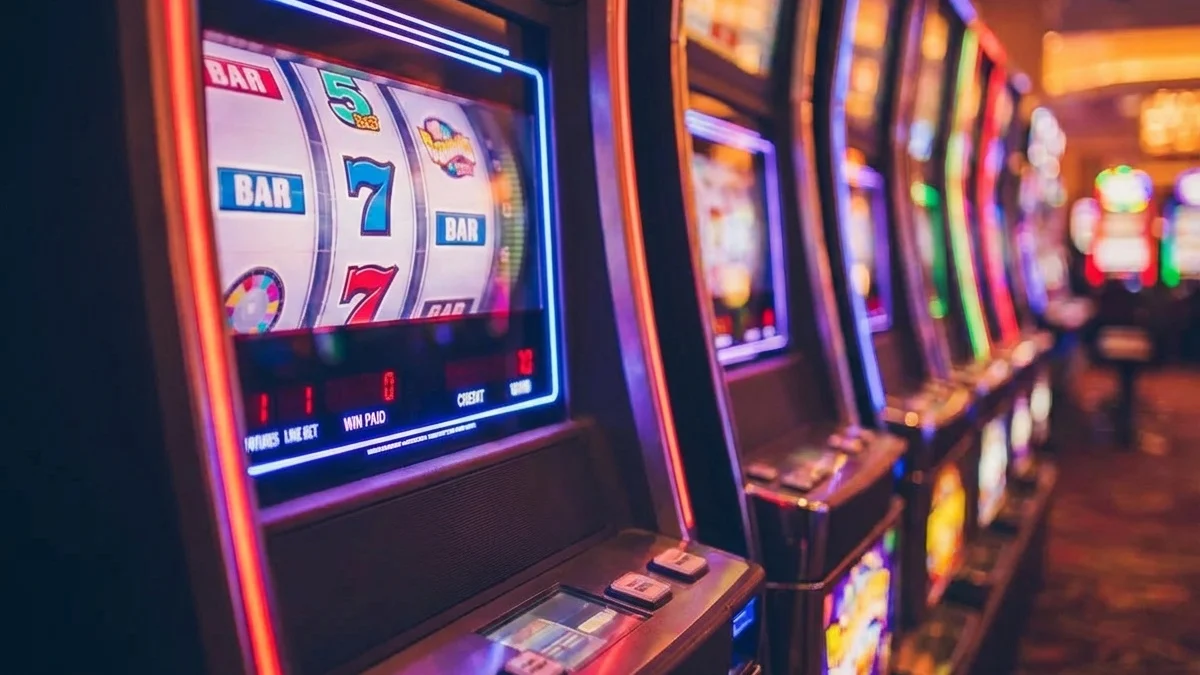 Adio păcănele în două mari orașe. Sălile de jocuri de noroc se închid una după alta