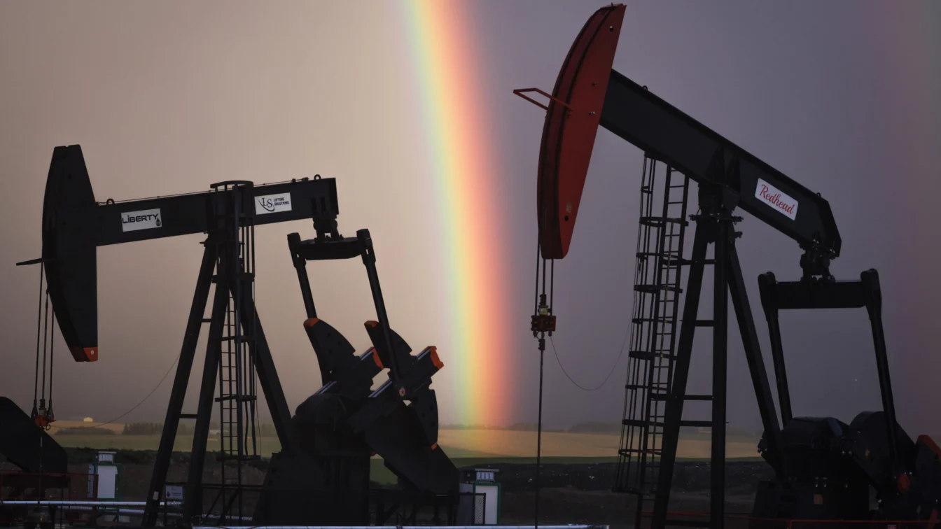 Prețul petrolului se prăbușește. Anunțul care ar putea ieftini benzina în toată lumea