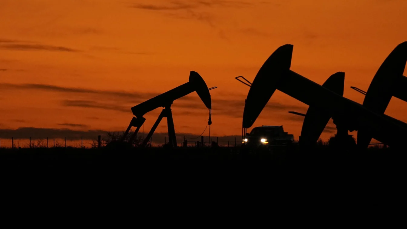 Anunțul lui Trump prăbușește petrolul cu 9% și urcă bursele americane