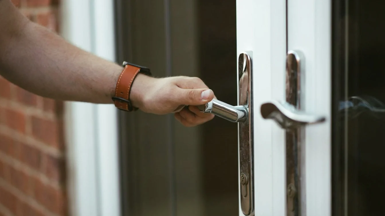 Avertisment pentru românii care stau la bloc. Greșeala banală din casă care te lasă fără bani