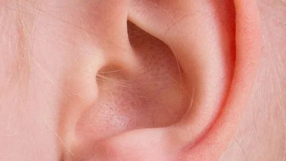 O singură injecție a redat auzul la 10 pacienți cu surditate genetică