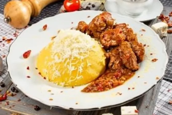 tochitura moldoveneasca