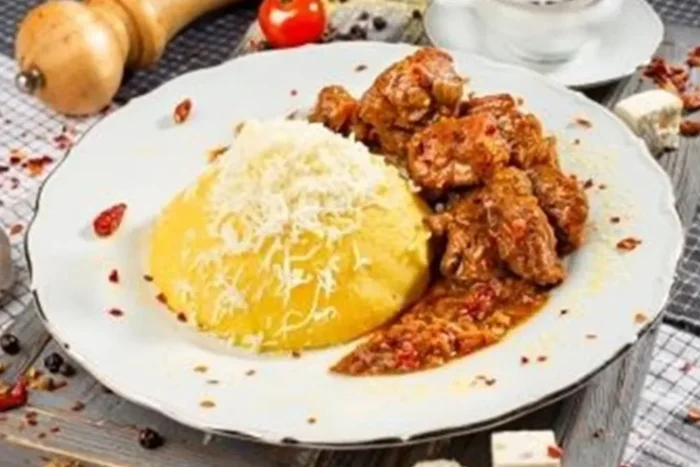 tochitura moldoveneasca