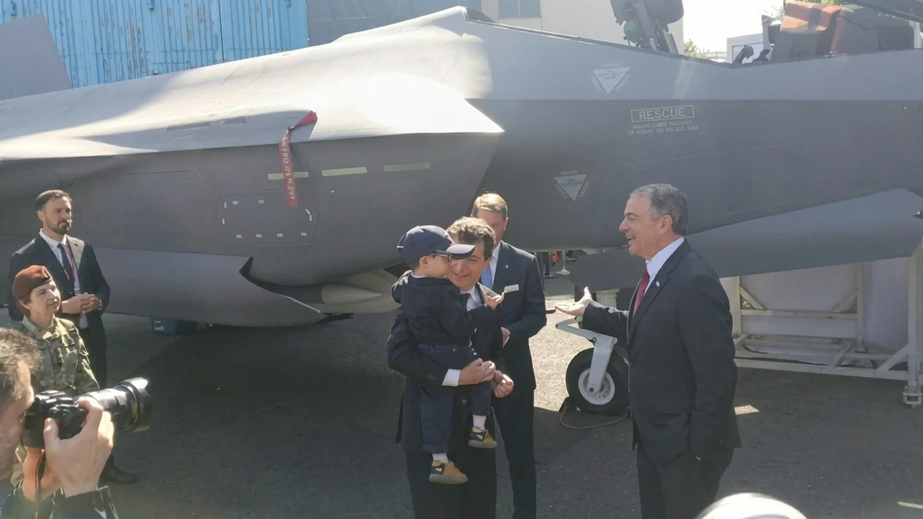 Ce a cautat Nicușor Dan la expozitia militara BSDA 2026. Miza contractelor de miliarde pentru armata