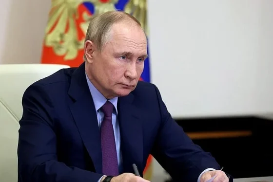 Putin șterge datoriile militare de până la 10 milioane de ruble. Măsura vizează noii combatanți.