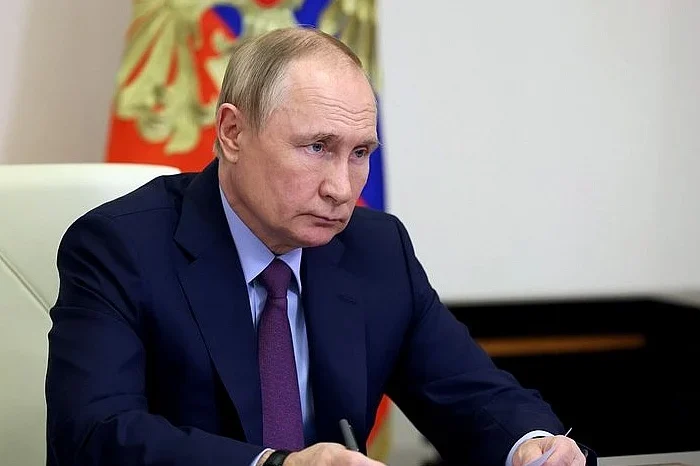 Putin șterge datoriile militare de până la 10 milioane de ruble. Măsura vizează noii combatanți. Putin șterge datoriile militare de până la 10 milioane de ruble. Măsura vizează noii combatanți.