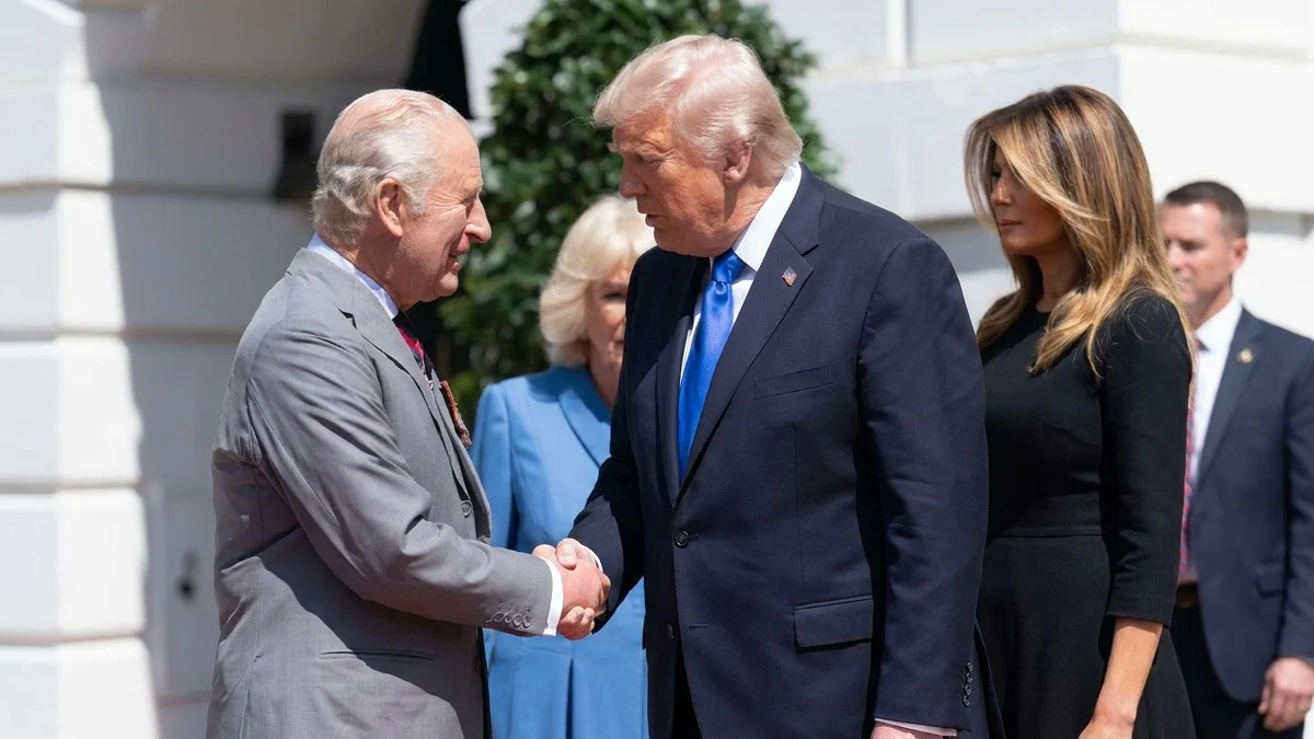 Surpriza uriașă pregătită de Donald Trump. Cât costa o noapte în casele Regelui Charles din România