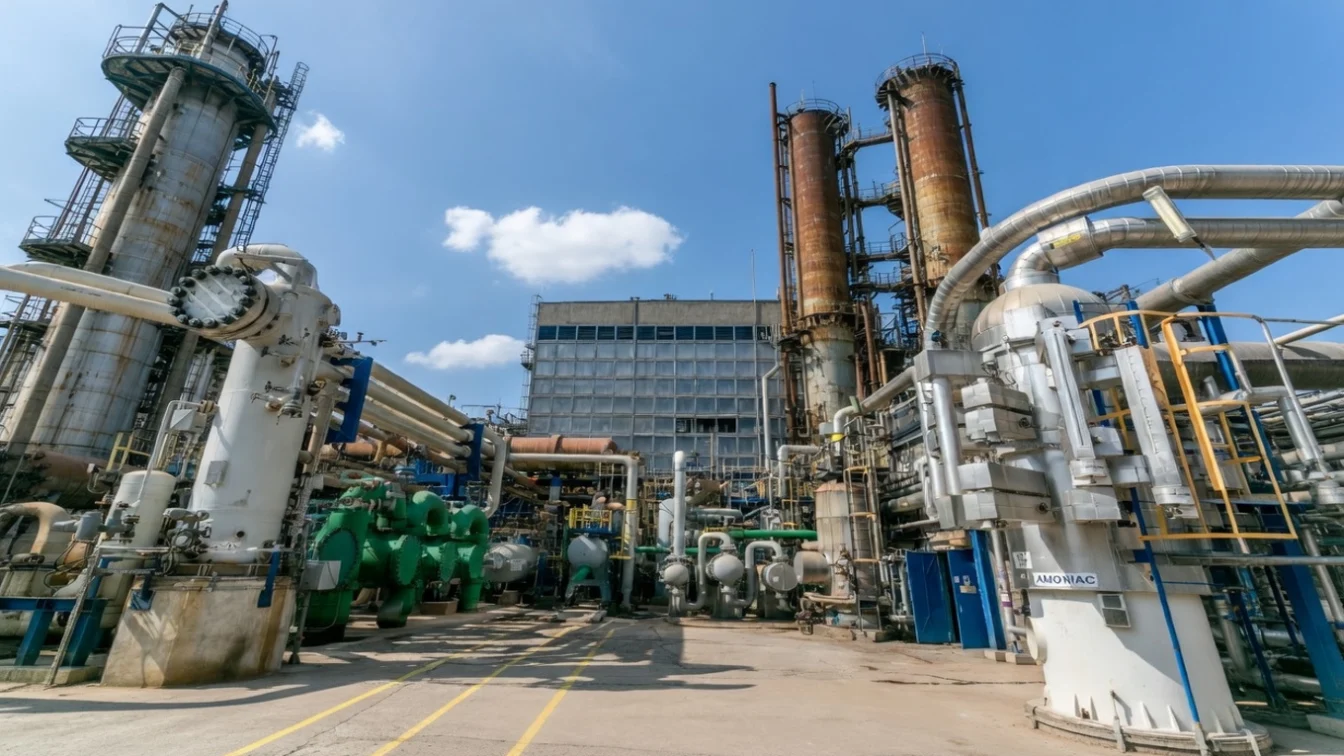 Romgaz preia Azomureș cu 69 milioane euro. Statul român controlează producția de îngrășăminte.