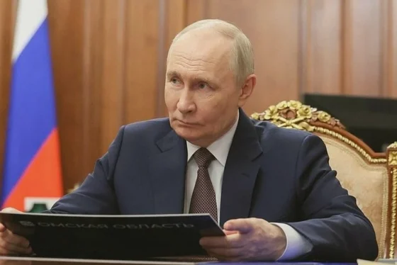 Decizia lui Putin care schimbă regulile pe front. Suma uriașă ștearsă din datoriile rușilor Vladimir Putin