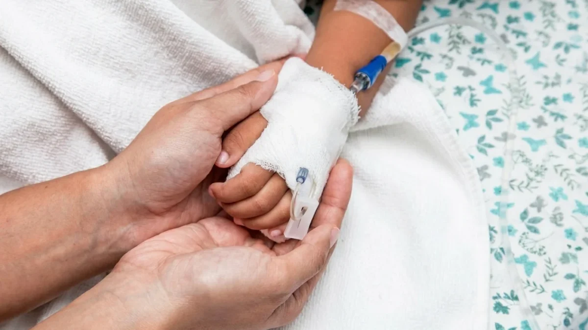 Statul cere familiei unei fetițe decedate restituirea alocației. AJPIS Constanța solicită 292 de lei. alocație fetiță decedată