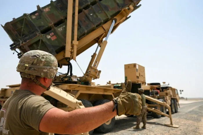SUA epuizează stocurile NATO de armament. Alianța discută producția de arme armament NATO